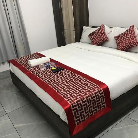 Lakshmi Tourist Home Гуруваюр Экстерьер фото