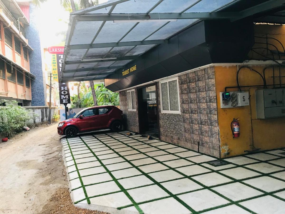 Lakshmi Tourist Home Гуруваюр Экстерьер фото