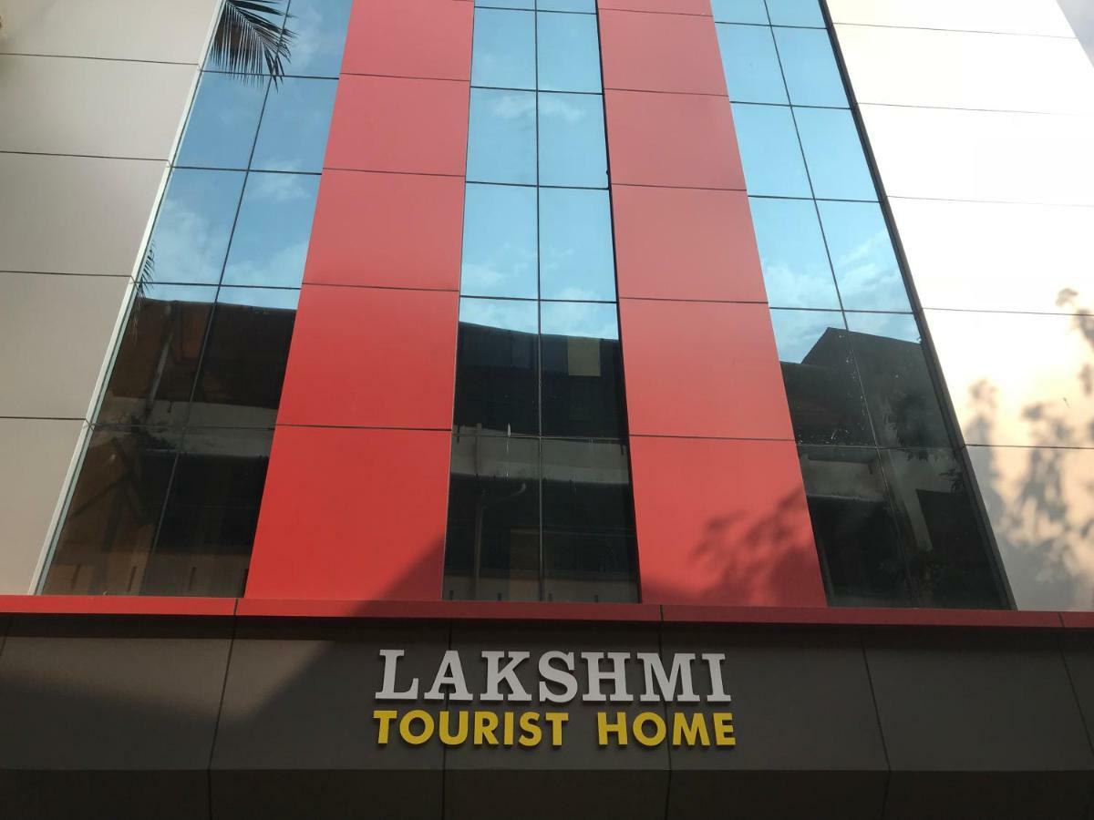 Lakshmi Tourist Home Гуруваюр Экстерьер фото