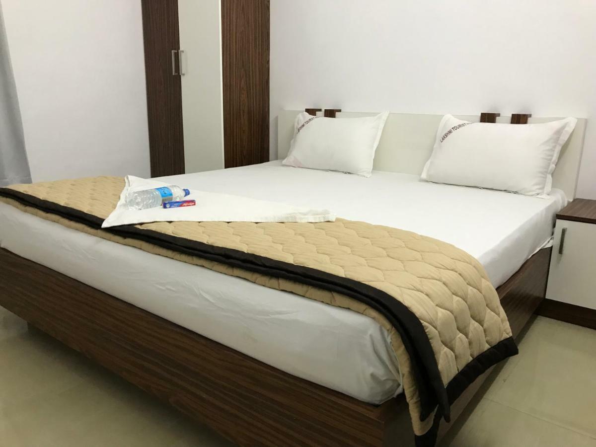 Lakshmi Tourist Home Гуруваюр Экстерьер фото